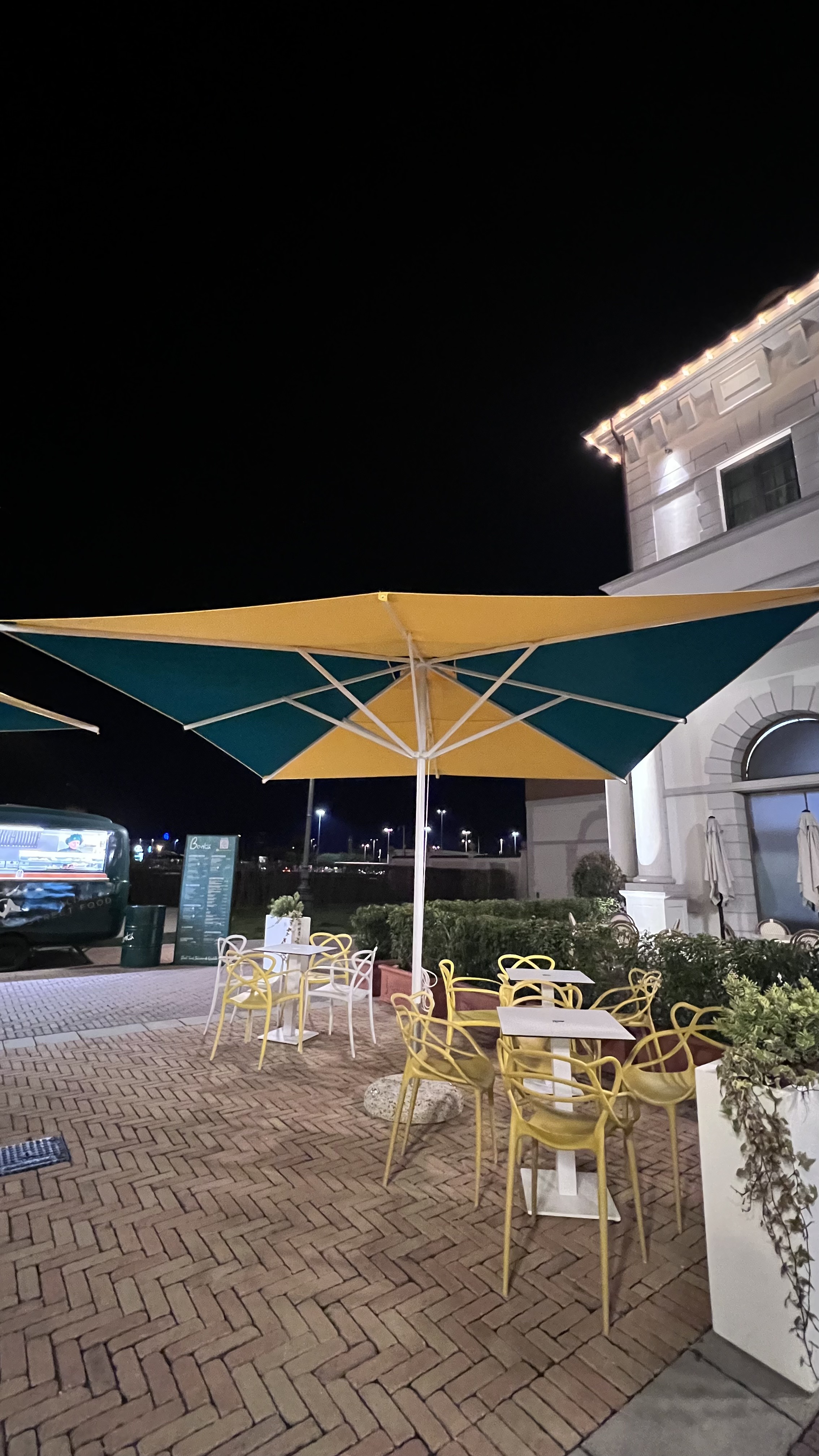 Уличные зонты для кафе в Алматы